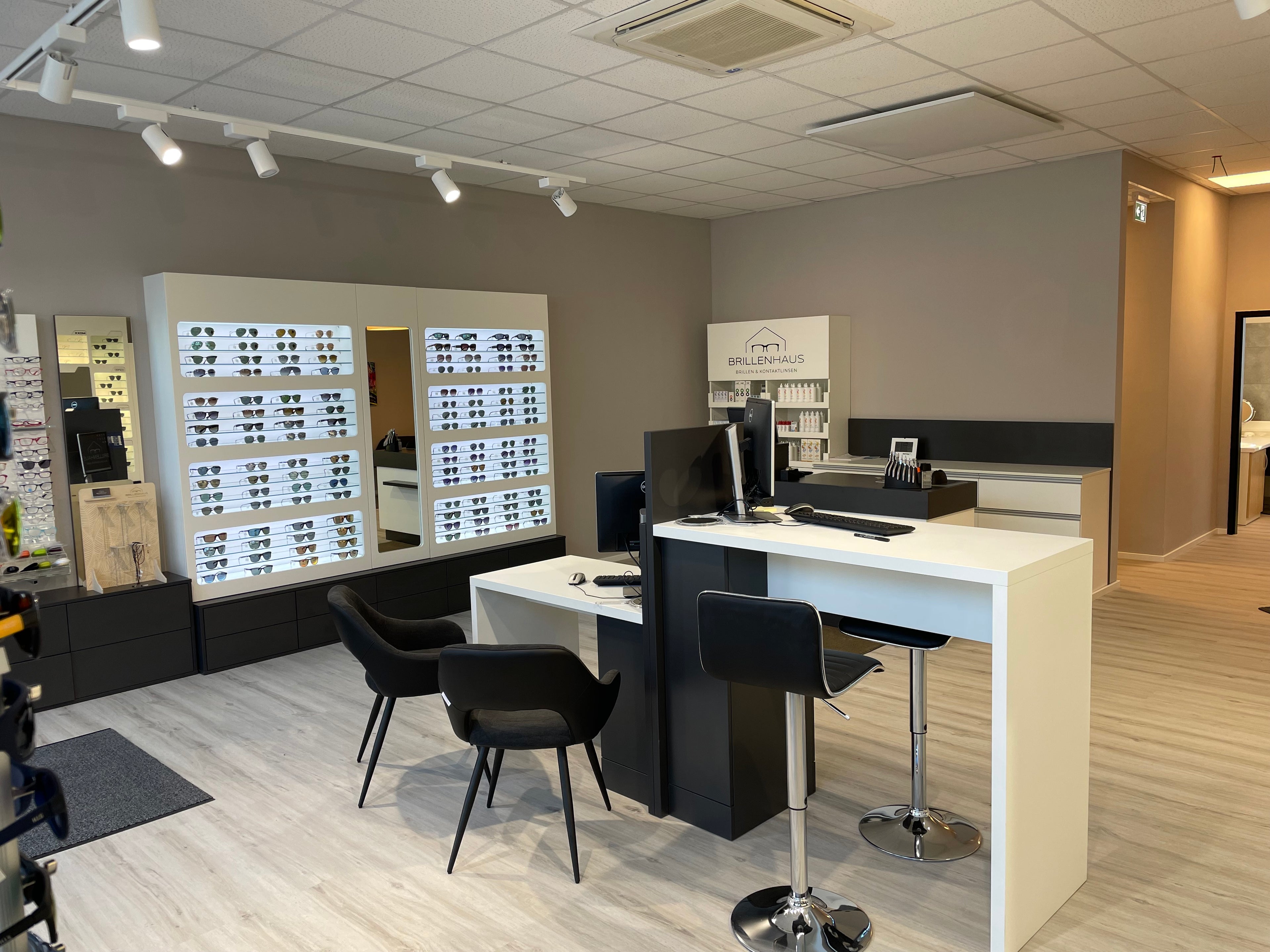 Brillenhaus Geschäftsansicht Sonnenbrillen und Brillen